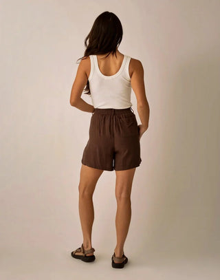 CARVE DESIGNS Suki Linen Short - Coffee Chambray (view 3) | Après Sea Ranch