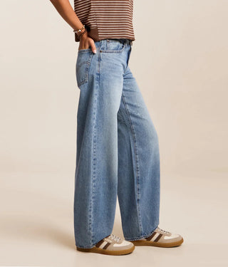LEVI'S Middy Balloon Jean - Twisted Vibe (view 3) | The Salty Babe